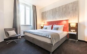 Novum Select Hotel Berlin The Wall